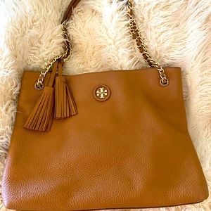 Tory Burch pebbled leather shoulder bag.